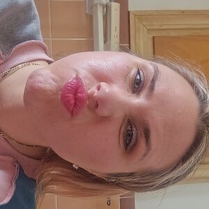 Meet your Posher, Azia